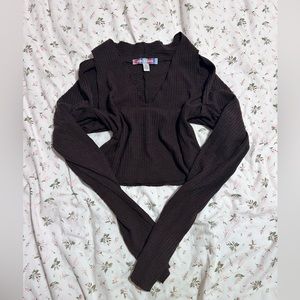 urban outfitters cut out sleeve crop top